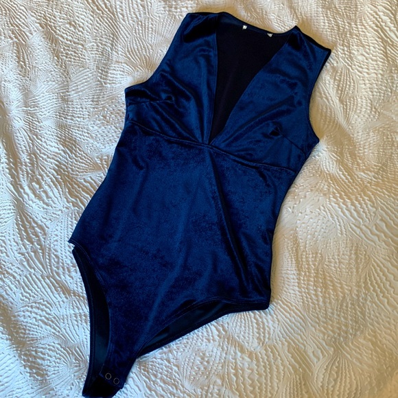 Tops - Velvet body suit